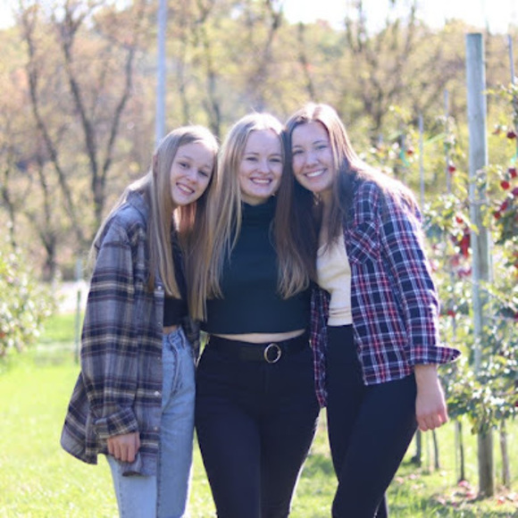 Meet your Posher, Eliza - Picture 1 of 1